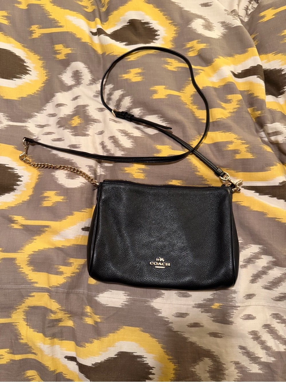 Coach Pebble Leather Crossbody Bag with Chain Accent – Like New